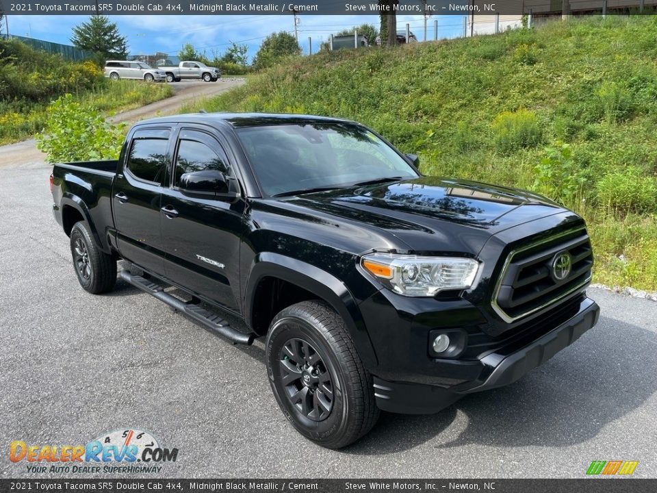 Front 3/4 View of 2021 Toyota Tacoma SR5 Double Cab 4x4 Photo #5