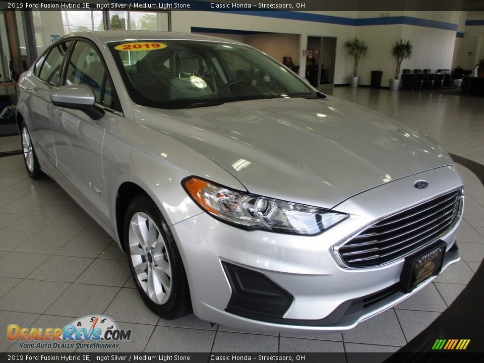 2019 Ford Fusion Hybrid SE Ingot Silver / Medium Light Stone Photo #3