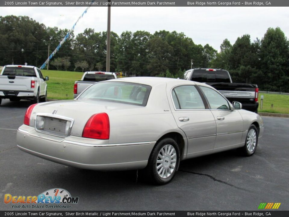 2005 Lincoln Town Car Signature Silver Birch Metallic / Light Parchment/Medium Dark Parchment Photo #5