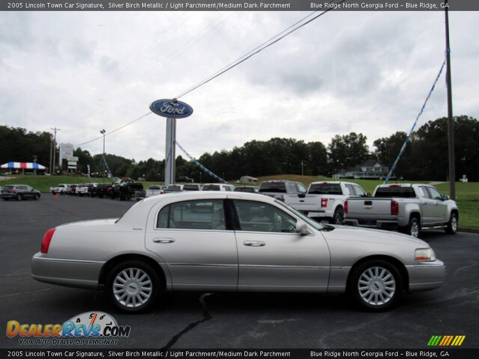 2005 Lincoln Town Car Signature Silver Birch Metallic / Light Parchment/Medium Dark Parchment Photo #6