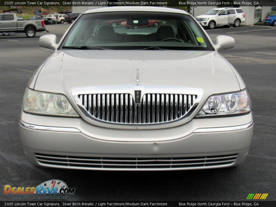 2005 Lincoln Town Car Signature Silver Birch Metallic / Light Parchment/Medium Dark Parchment Photo #8