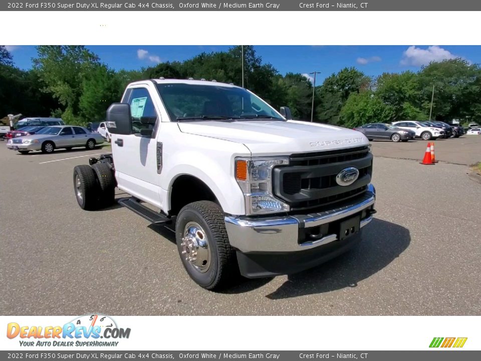 2022 Ford F350 Super Duty XL Regular Cab 4x4 Chassis Oxford White / Medium Earth Gray Photo #1