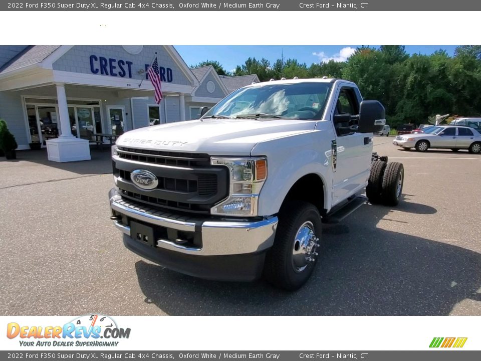 2022 Ford F350 Super Duty XL Regular Cab 4x4 Chassis Oxford White / Medium Earth Gray Photo #3