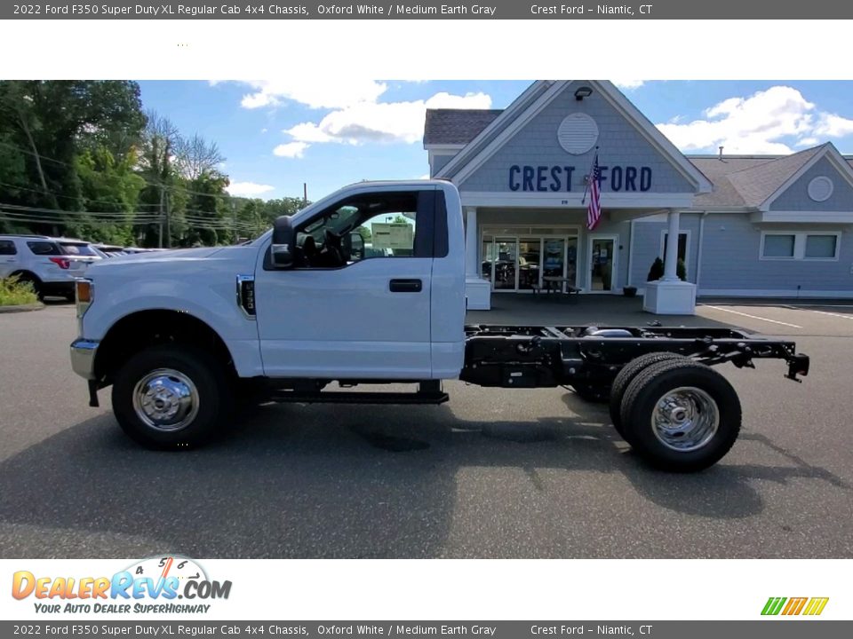 2022 Ford F350 Super Duty XL Regular Cab 4x4 Chassis Oxford White / Medium Earth Gray Photo #4