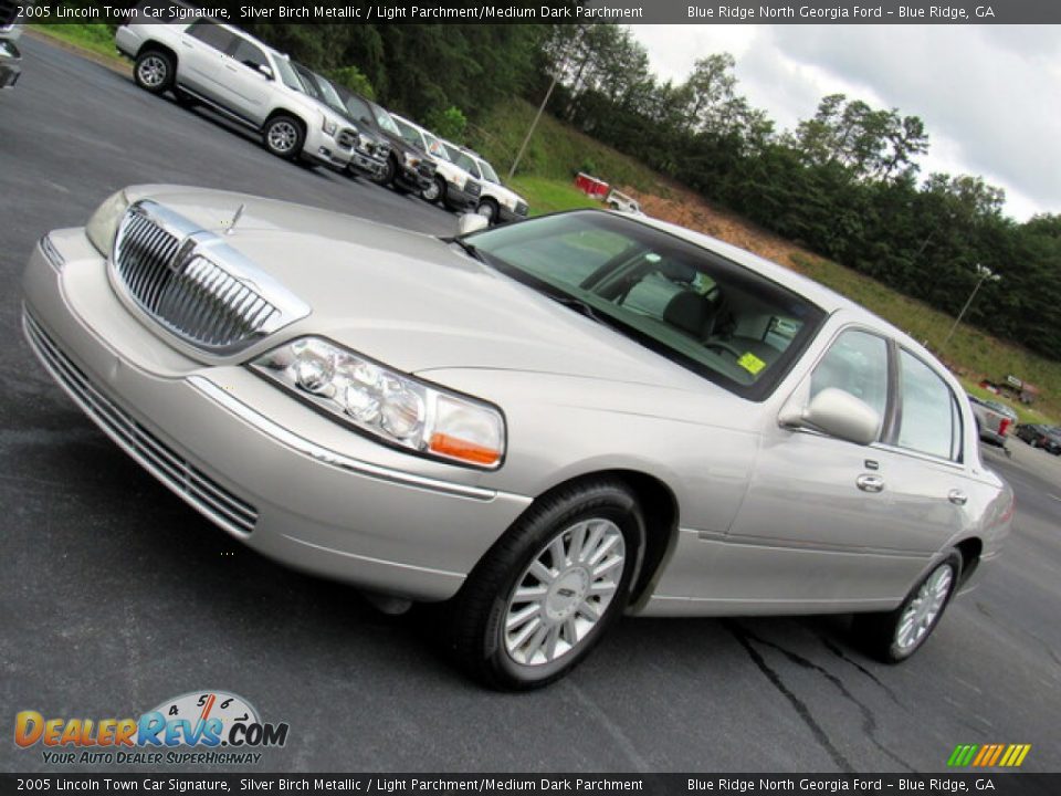 2005 Lincoln Town Car Signature Silver Birch Metallic / Light Parchment/Medium Dark Parchment Photo #20