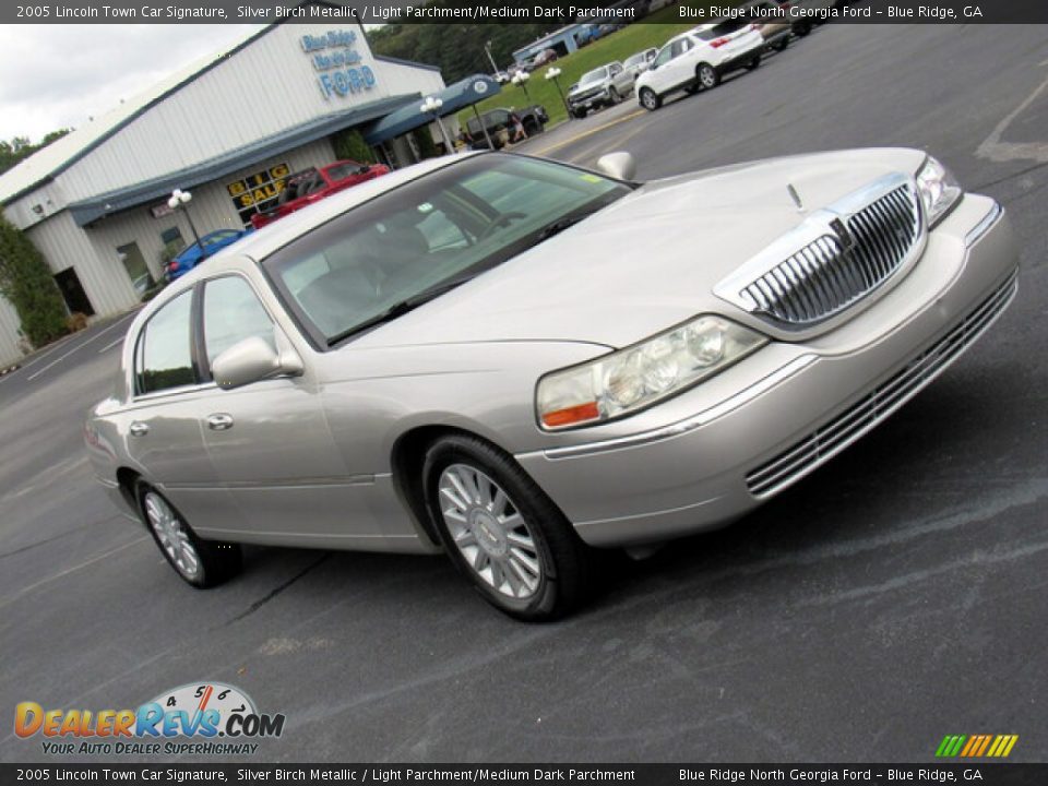 2005 Lincoln Town Car Signature Silver Birch Metallic / Light Parchment/Medium Dark Parchment Photo #21