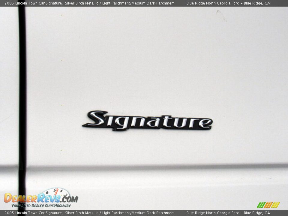 2005 Lincoln Town Car Signature Silver Birch Metallic / Light Parchment/Medium Dark Parchment Photo #24