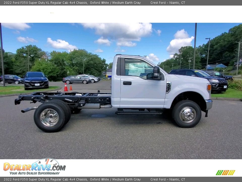 2022 Ford F350 Super Duty XL Regular Cab 4x4 Chassis Oxford White / Medium Earth Gray Photo #8