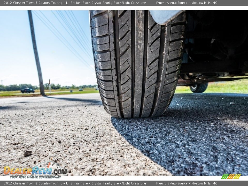 2012 Chrysler Town & Country Touring - L Brilliant Black Crystal Pearl / Black/Light Graystone Photo #11