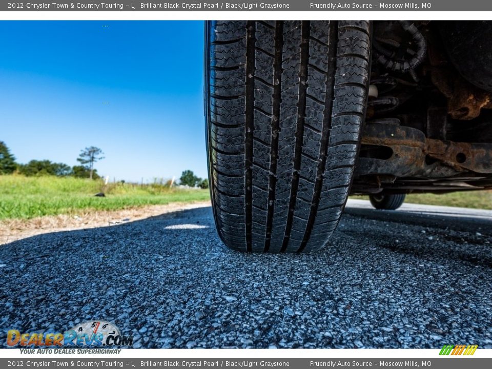 2012 Chrysler Town & Country Touring - L Brilliant Black Crystal Pearl / Black/Light Graystone Photo #14