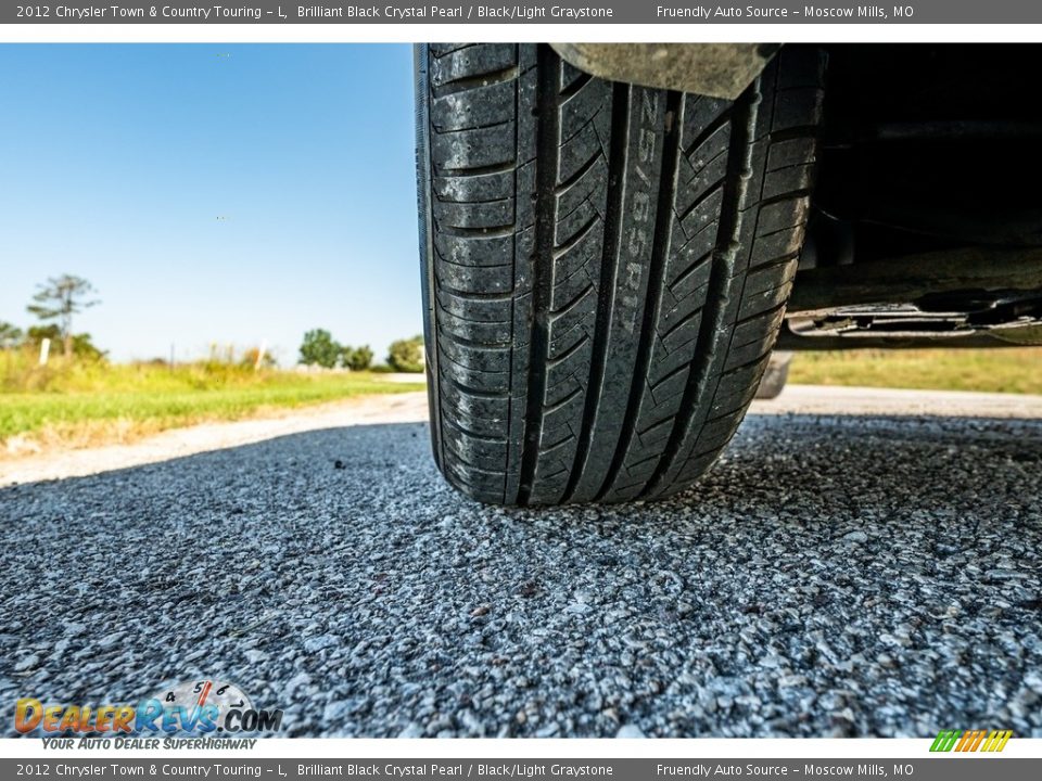 2012 Chrysler Town & Country Touring - L Brilliant Black Crystal Pearl / Black/Light Graystone Photo #15