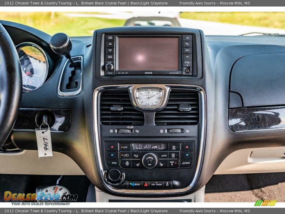 2012 Chrysler Town & Country Touring - L Brilliant Black Crystal Pearl / Black/Light Graystone Photo #32