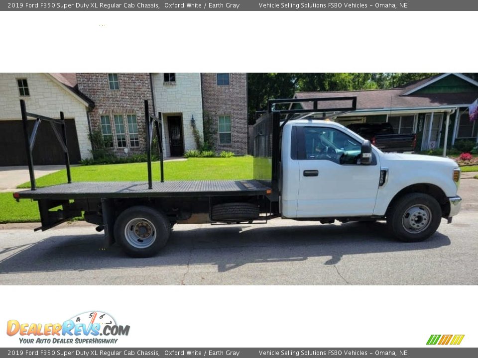 2019 Ford F350 Super Duty XL Regular Cab Chassis Oxford White / Earth Gray Photo #1