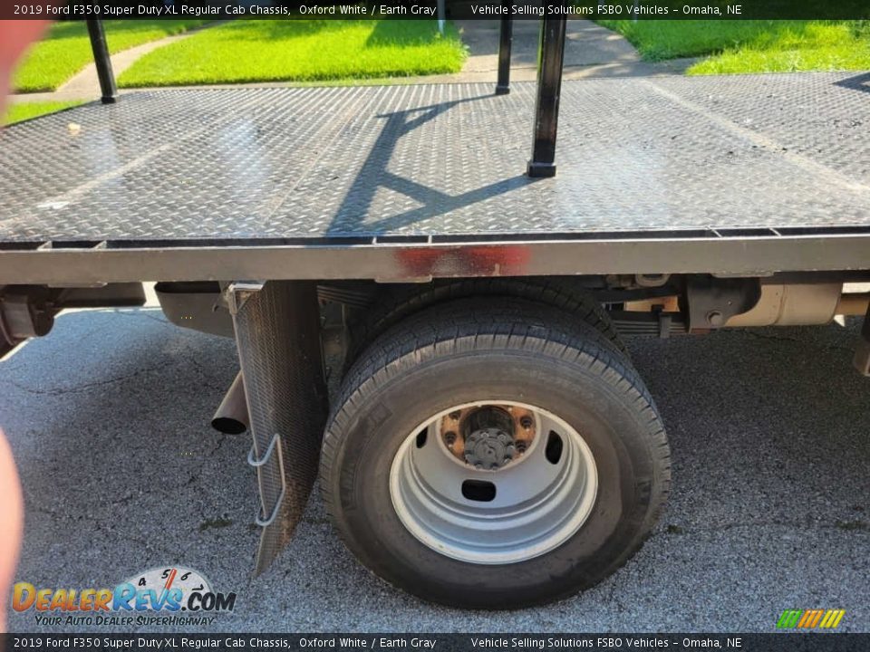 2019 Ford F350 Super Duty XL Regular Cab Chassis Oxford White / Earth Gray Photo #21