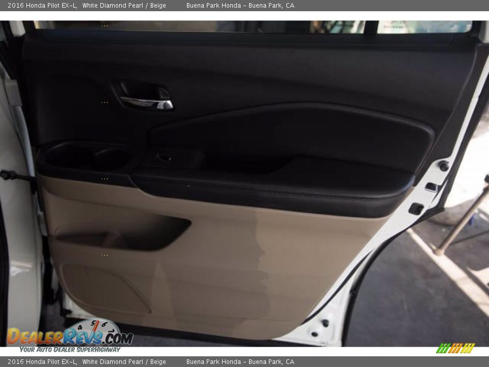 2016 Honda Pilot EX-L White Diamond Pearl / Beige Photo #33