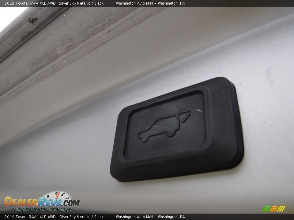 2019 Toyota RAV4 XLE AWD Silver Sky Metallic / Black Photo #33