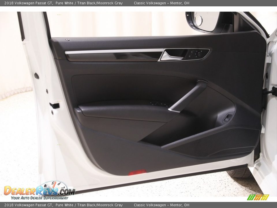 2018 Volkswagen Passat GT Pure White / Titan Black/Moonrock Gray Photo #4