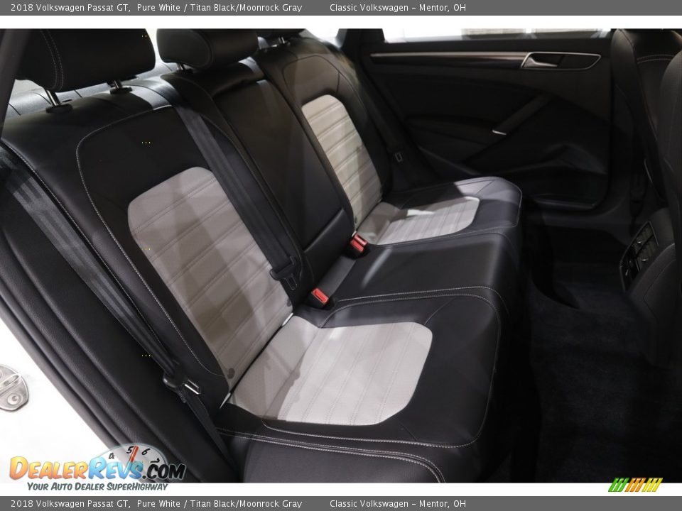2018 Volkswagen Passat GT Pure White / Titan Black/Moonrock Gray Photo #14