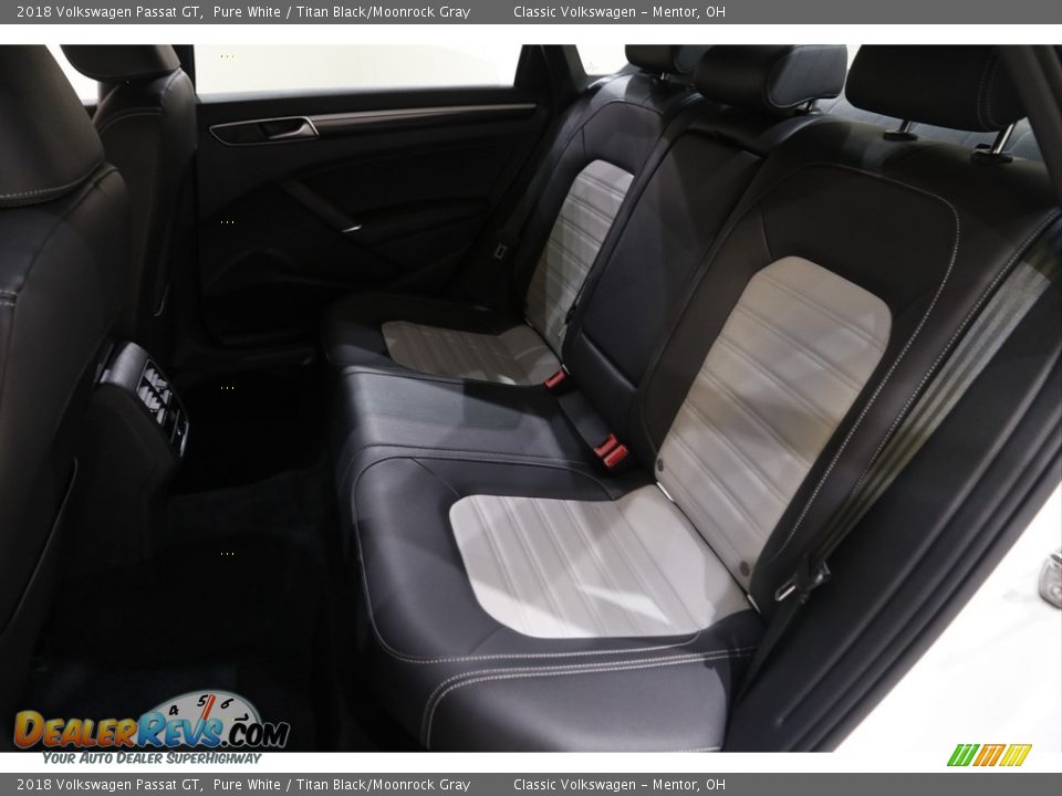 2018 Volkswagen Passat GT Pure White / Titan Black/Moonrock Gray Photo #15