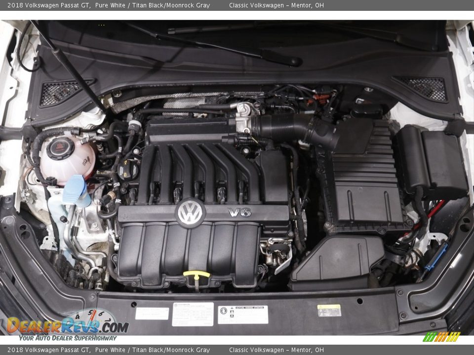 2018 Volkswagen Passat GT Pure White / Titan Black/Moonrock Gray Photo #17