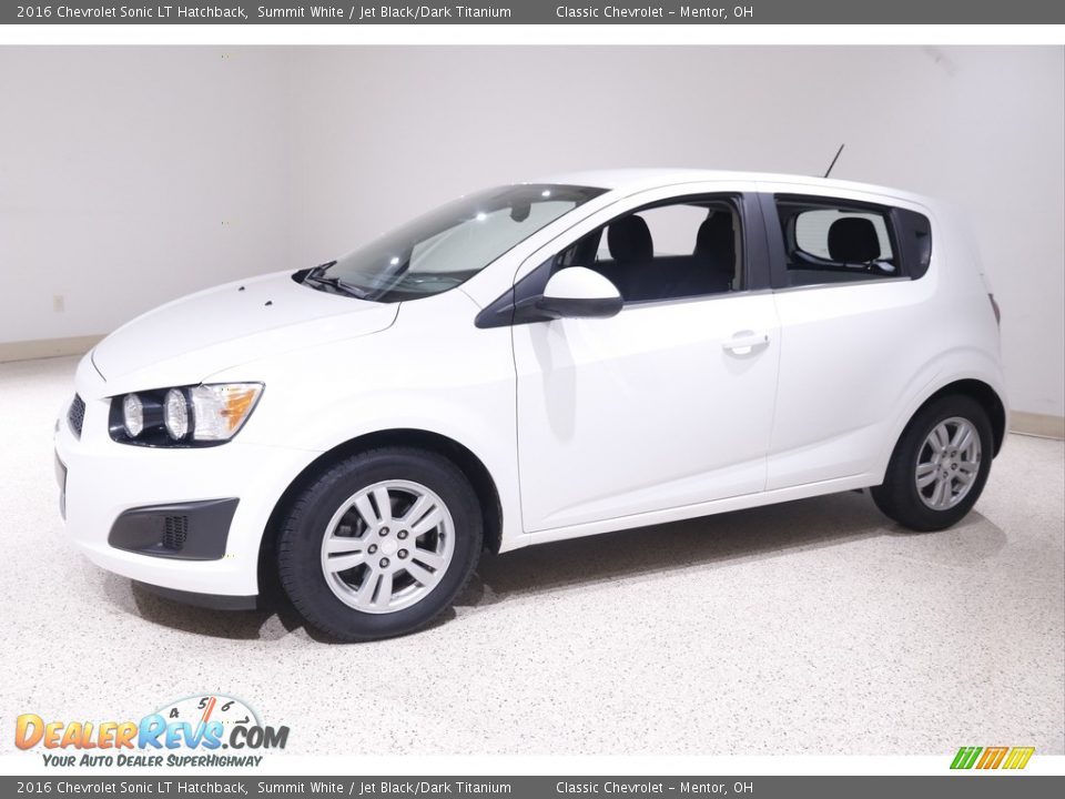 Front 3/4 View of 2016 Chevrolet Sonic LT Hatchback Photo #3