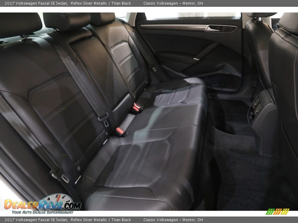 2017 Volkswagen Passat SE Sedan Reflex Silver Metallic / Titan Black Photo #14