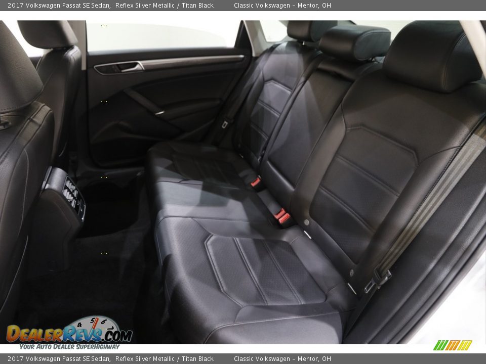 2017 Volkswagen Passat SE Sedan Reflex Silver Metallic / Titan Black Photo #15