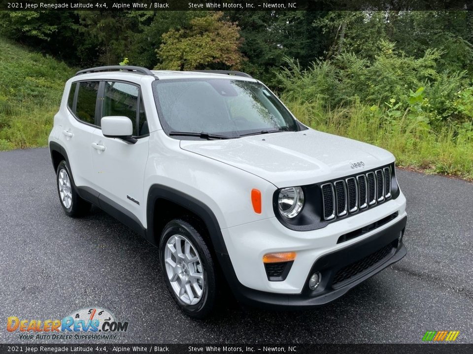 Front 3/4 View of 2021 Jeep Renegade Latitude 4x4 Photo #4