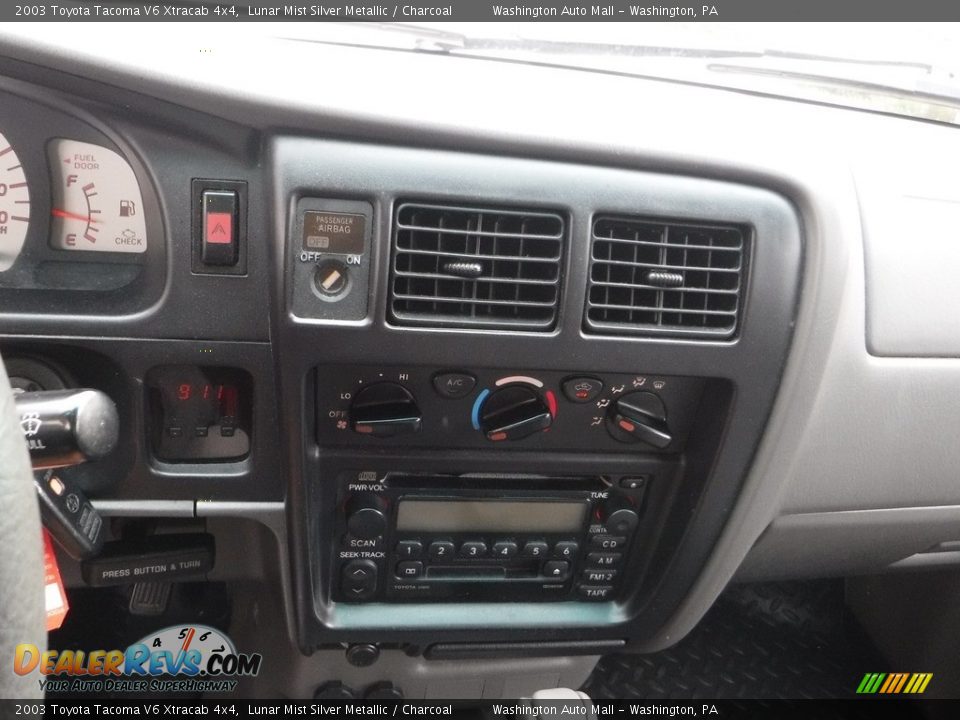 2003 Toyota Tacoma V6 Xtracab 4x4 Lunar Mist Silver Metallic / Charcoal Photo #24