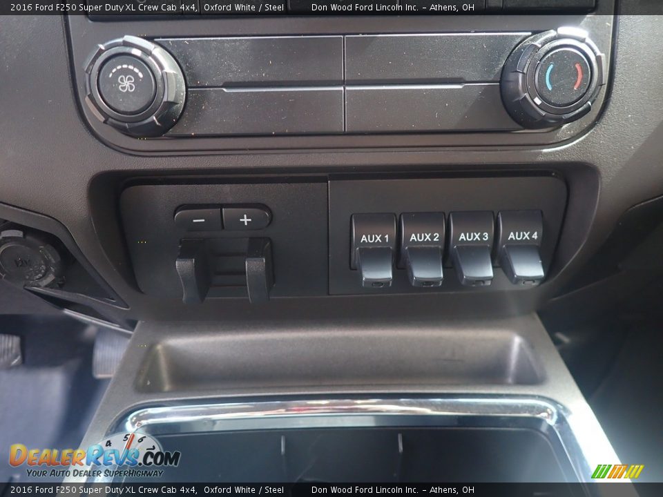 2016 Ford F250 Super Duty XL Crew Cab 4x4 Oxford White / Steel Photo #31