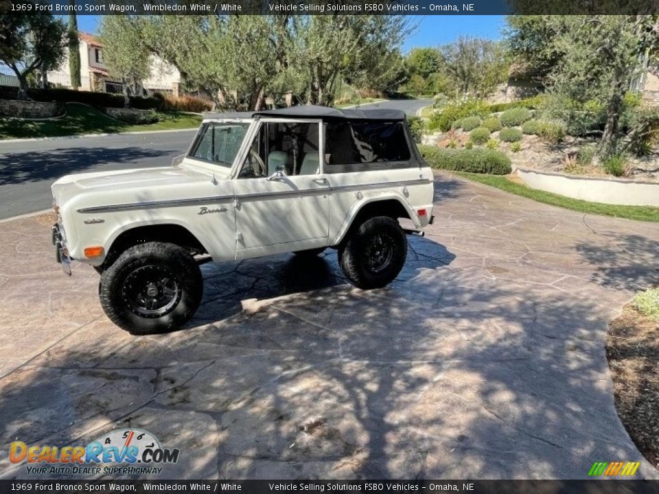 Front 3/4 View of 1969 Ford Bronco Sport Wagon Photo #2