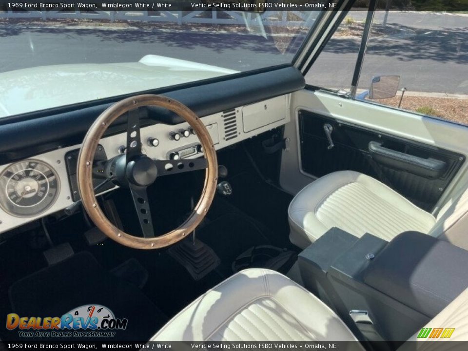 Dashboard of 1969 Ford Bronco Sport Wagon Photo #4