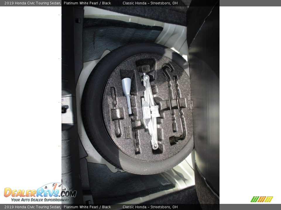 2019 Honda Civic Touring Sedan Platinum White Pearl / Black Photo #22