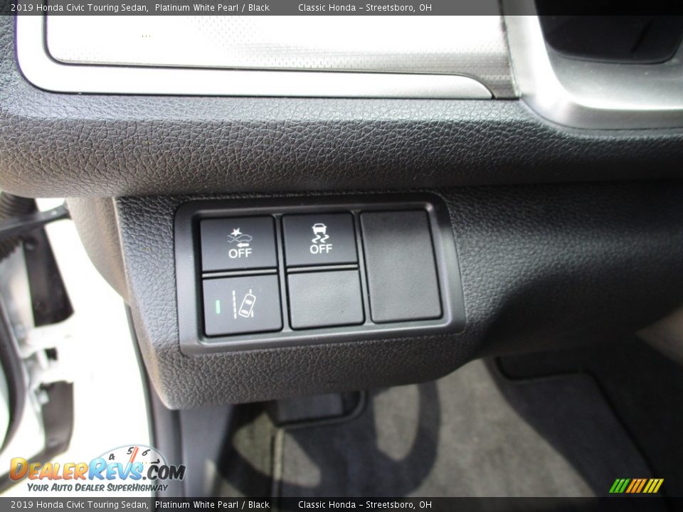2019 Honda Civic Touring Sedan Platinum White Pearl / Black Photo #29