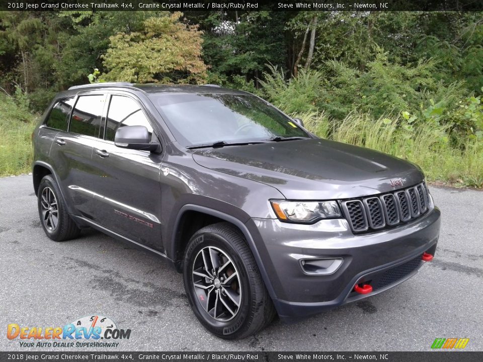 Front 3/4 View of 2018 Jeep Grand Cherokee Trailhawk 4x4 Photo #5