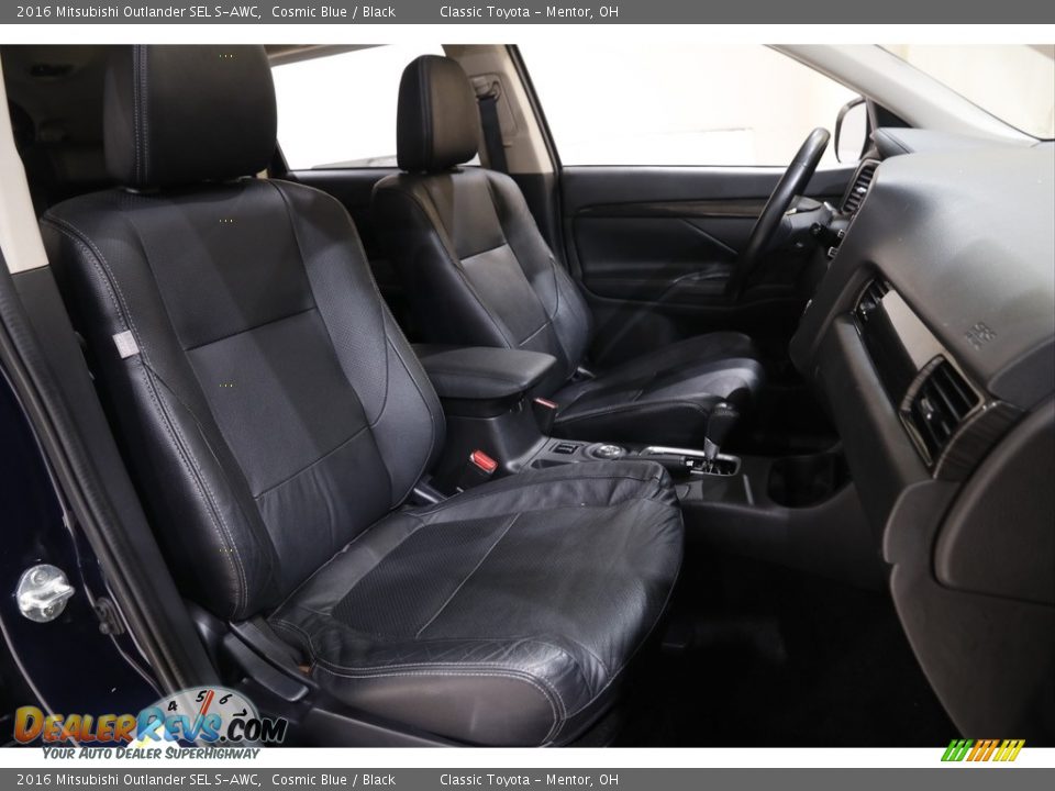 Front Seat of 2016 Mitsubishi Outlander SEL S-AWC Photo #13