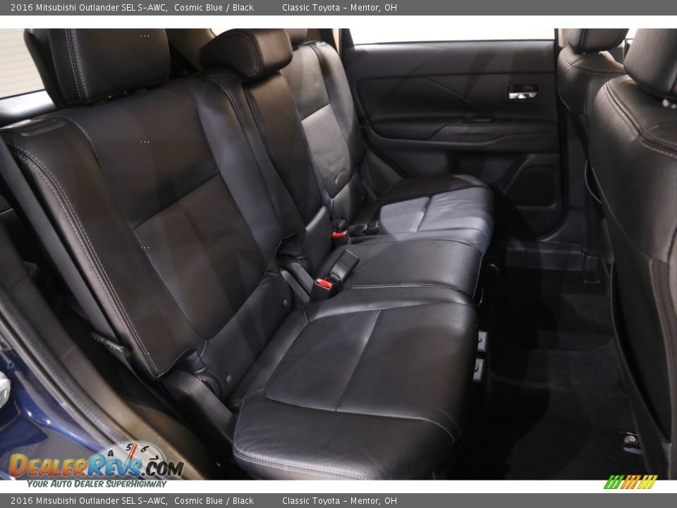 Rear Seat of 2016 Mitsubishi Outlander SEL S-AWC Photo #14