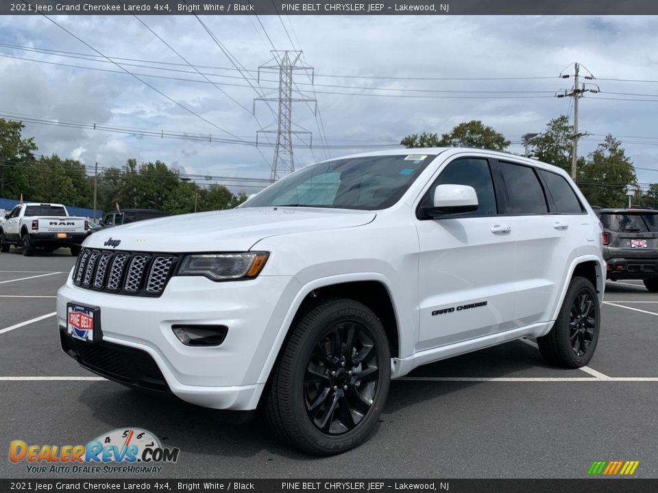 2021 Jeep Grand Cherokee Laredo 4x4 Bright White / Black Photo #1