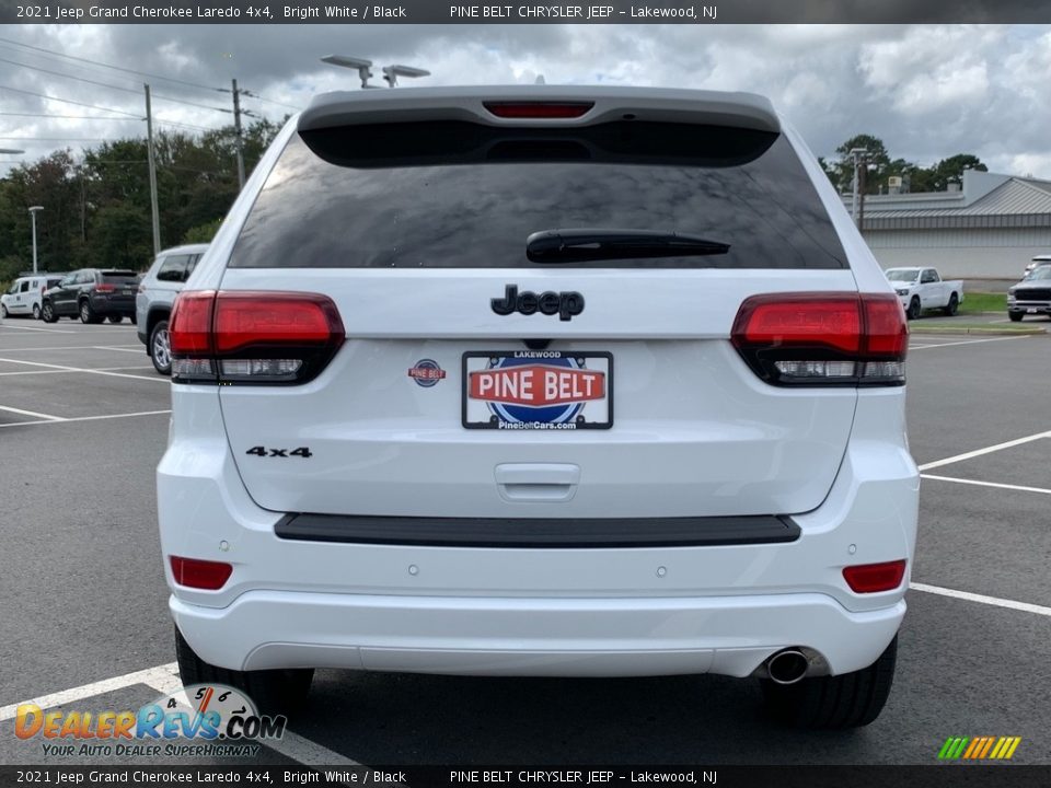 2021 Jeep Grand Cherokee Laredo 4x4 Bright White / Black Photo #7