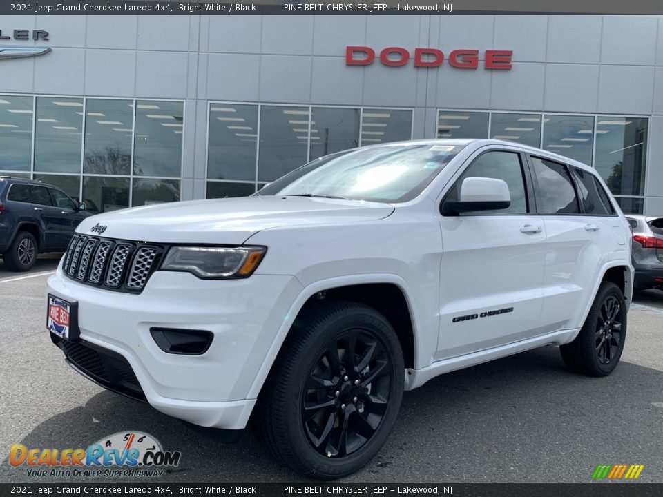 2021 Jeep Grand Cherokee Laredo 4x4 Bright White / Black Photo #1