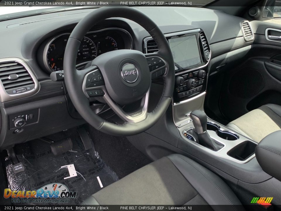 Front Seat of 2021 Jeep Grand Cherokee Laredo 4x4 Photo #14