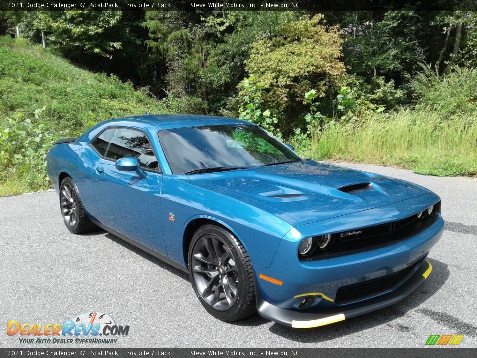 Front 3/4 View of 2021 Dodge Challenger R/T Scat Pack Photo #4