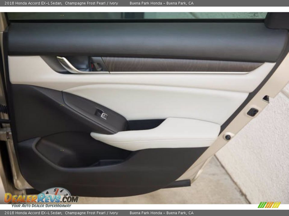 2018 Honda Accord EX-L Sedan Champagne Frost Pearl / Ivory Photo #32