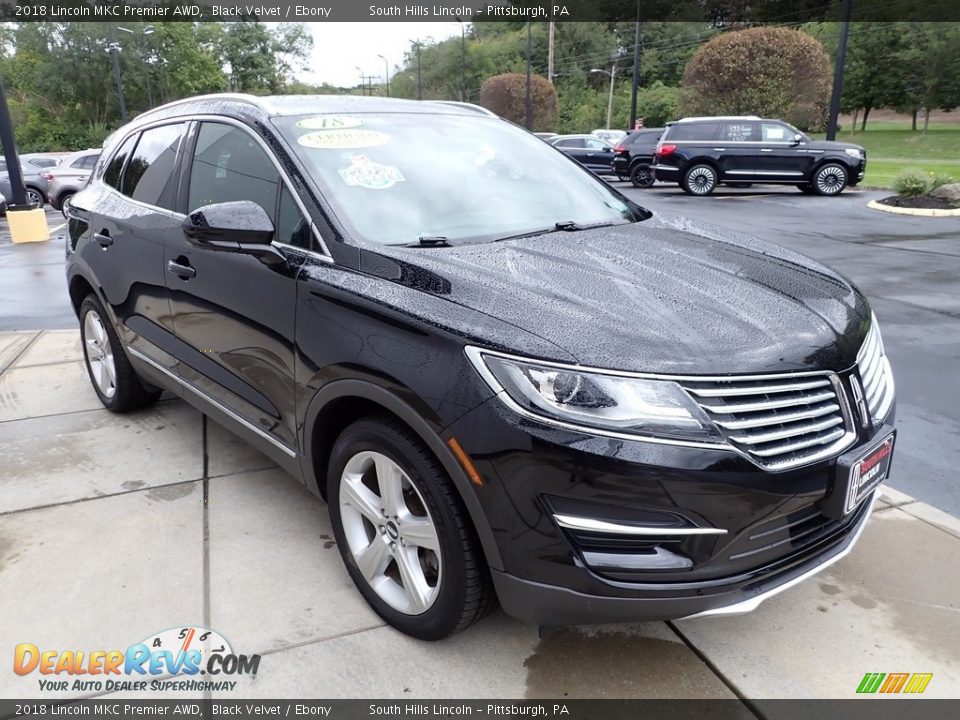 Front 3/4 View of 2018 Lincoln MKC Premier AWD Photo #8