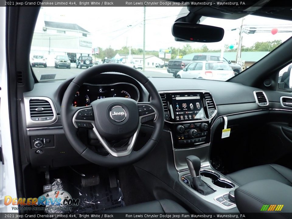 Dashboard of 2021 Jeep Grand Cherokee Limited 4x4 Photo #13