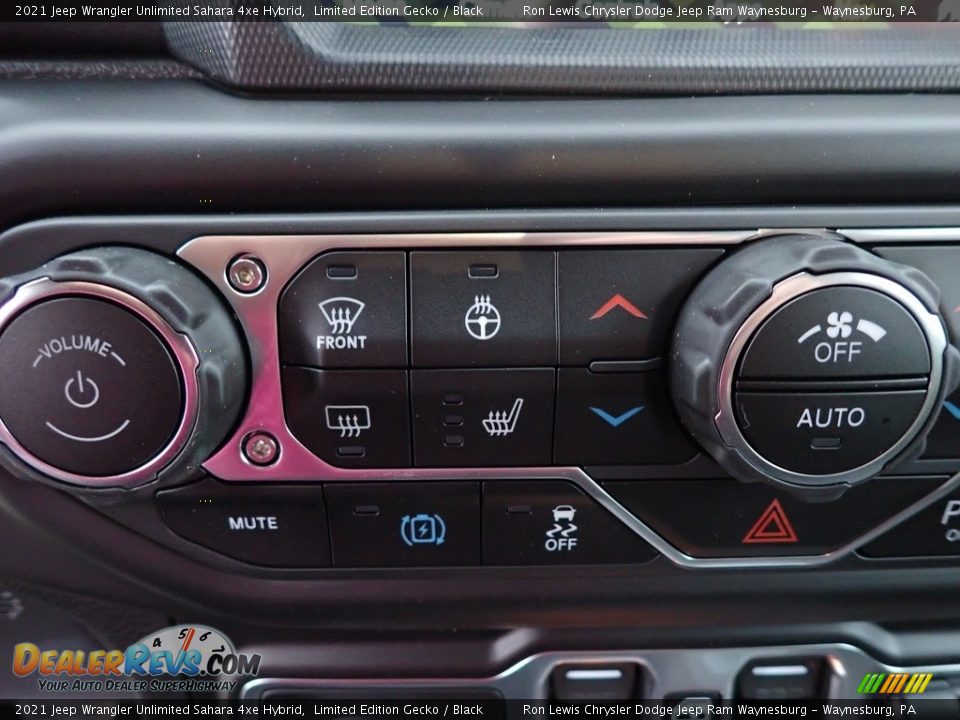 Controls of 2021 Jeep Wrangler Unlimited Sahara 4xe Hybrid Photo #17
