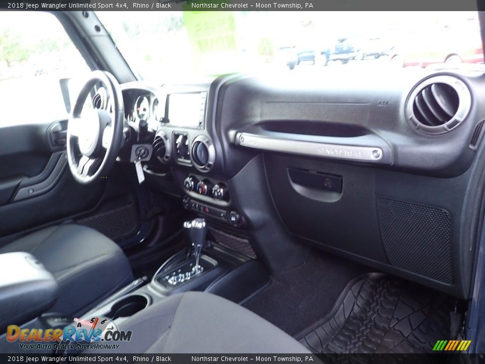 2018 Jeep Wrangler Unlimited Sport 4x4 Rhino / Black Photo #15