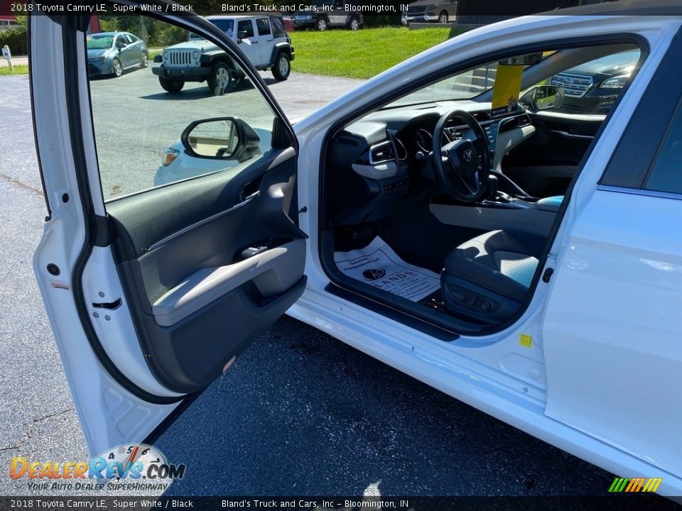 2018 Toyota Camry LE Super White / Black Photo #11