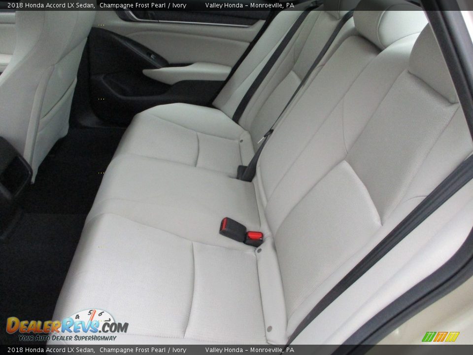 2018 Honda Accord LX Sedan Champagne Frost Pearl / Ivory Photo #12