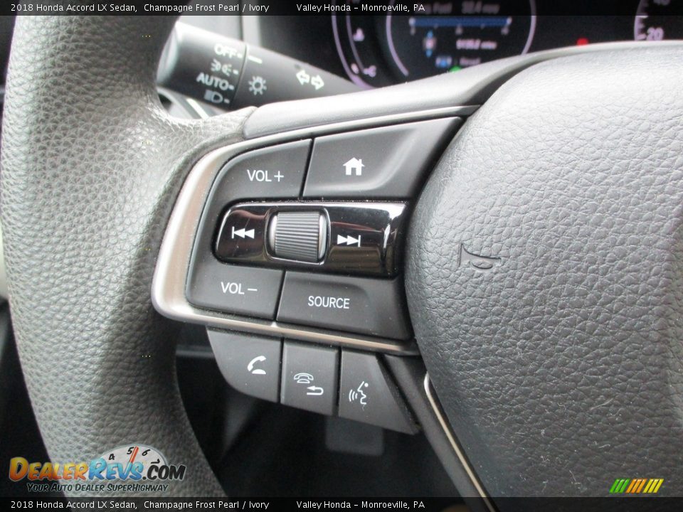 2018 Honda Accord LX Sedan Champagne Frost Pearl / Ivory Photo #18